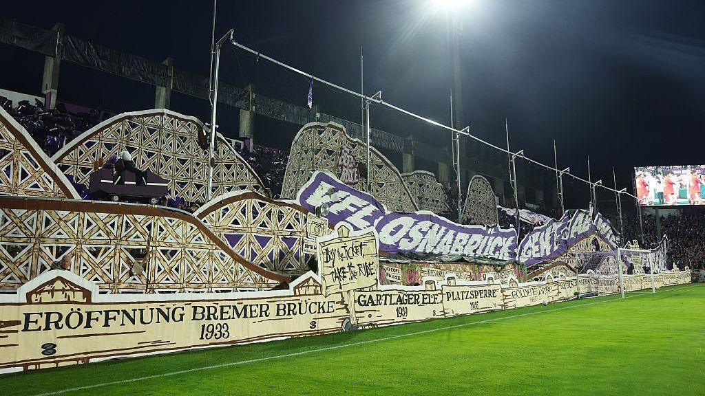 奥斯纳布吕克在德国杯对阵拜仁慕尼黑时展示新奇的Tifo